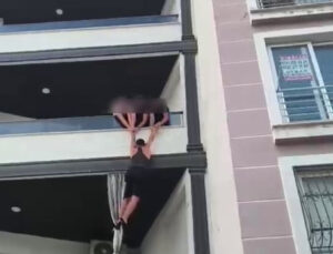 Uyuşturucu taciri balkondan kaçacaktı… Polis ellerinden yakaladı!