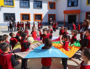 Van’da çocuklar “Maarifin Kalbinde Oyun” etkinliğinde eğlendi