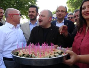 Varank, Bursa Gastronomi Festivali’nde Özgür Özel’in börek tavrını eleştirdi