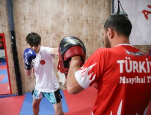 Yiğit Şişman, İsrailli rakibini 3-0 yenip zaferini Filistinli çocuklara armağan etti