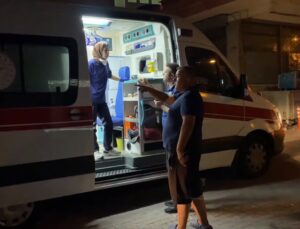 Zeytinburnu’nda 5 katlı binada yangın: 5 kişi dumandan etkilendi