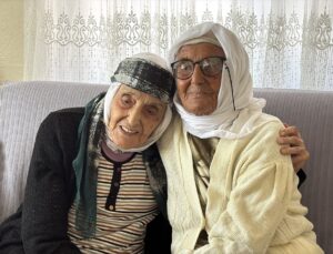 Zonguldak Gökçebey’de iki kız kardeş bir asrı aşkın süredir yaşıyor