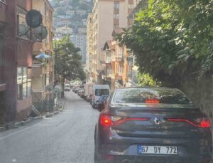 Zonguldak’ta Soğuksu mevkisinde trafik akışı zaman zaman durma noktasına geldi