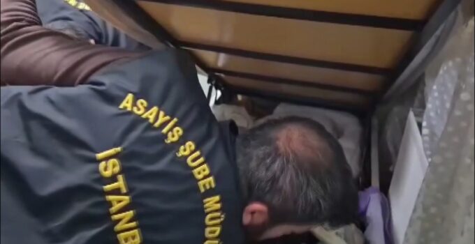 15 yıl hapis cezası olan firari, Bağcılar’da dini nikahlı eşinin evinde yakalandı
