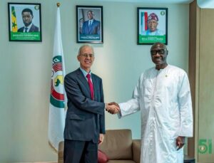 Abuja Büyükelçisi Poroy, ECOWAS Komisyonu Başkanı Diop’la işbirliğini görüştü