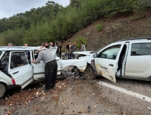 Adana Kozan’da Kozan-Feke kara yolunda kazada 1’i ağır 3 kişi yaralandı