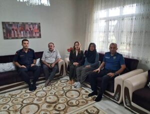 Ağın Kaymakamı Tuğçe Yılmaz, Yaşlılar Günü’nde yaşlıları evlerinde ziyaret etti