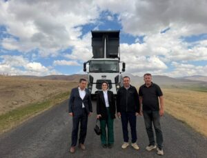 Ağrı Taşlıcay Kaymakamı Kılıç, Çöğürlü Köyü’ndeki 1,5 km’lik yol çalışmasını inceledi