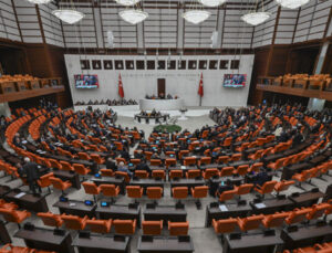 AK Parti’nin fon teklifine ilişkin önergesiyle bloke işlemler tasfiyeye dahil edildi