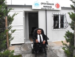 Aksaray’da cam kemik hastası muhtar Adem Atak 135 aydınlatma direği kazandırdı
