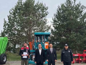 Akyaka’da tarımsal üretim için 4 farklı makine çiftçilerin kullanımına sunuldu