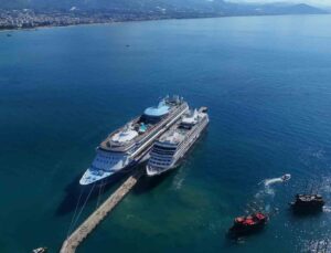 Alanya’ya iki kruvaziyerle 2 bin 400 turist geldi, gelenlerin çoğu İngiliz ve ABD’li
