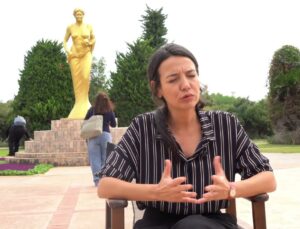 Altın Portakal’da Emiroğlu, kentsel dönüşümün belleği yok ettiğini söyledi