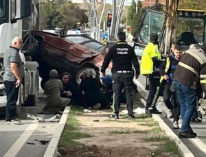 Ankara’nın Polatlı ilçesinde iki aracın çarpıştığı kazada 2’si ağır 5 kişi yaralandı