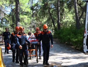 Antalya Aksu’da Rus turist şelalede dengesini kaybedip yaklaşık 6 metreden düştü