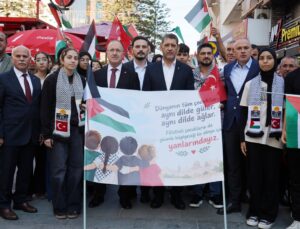 Antalya’da 26 imam hatip okulundan yaklaşık 6 bin öğrenci Gazze için sessiz yürüdü