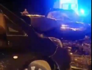 Ardahan Posof’ta kafa kafaya çarpışan 2 otomobildeki 4 kişi yaralandı, 2’si ağır