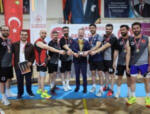 Ardahan’da 4. Kamu Spor Oyunları voleybol finaliyle sona erdi