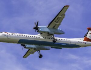 Austrian Airlines uçağı bomba ihbarıyla Sofya’ya acil indi, 51 yolcu tahliye edildi