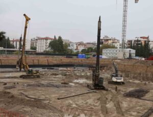 Aydın Efeler’de yeni adliye sarayı inşaatında 5 aylık etüt sonrası fore kazık çakıldı