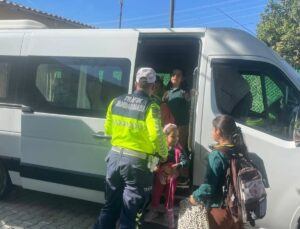 Aydın Kuyucak’ta jandarma servisleri denetledi, öğrencilere trafik eğitimi verdi