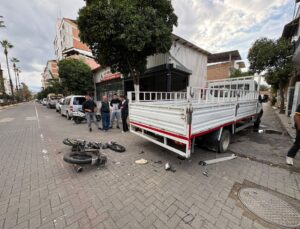 Aydın Nazilli’de 16 yaşındaki motosiklet sürücüsü kamyonetle çarpışıp ağır yaralandı