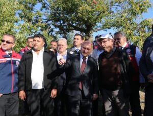 Aydın Valisi Varol, Köşk’te kestane topladı, 25 bin 500 ton üretimi vurguladı