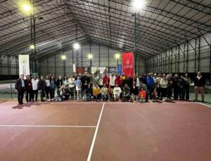 Aydın’da ADÜ ve Gençlik ve Spor İl Müdürlüğünün 29 Ekim tenis müsabakaları tamamlandı
