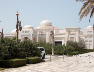 BAE, Riyad havalimanı saldırısının ardından Suudi Arabistan’a desteğini yineledi