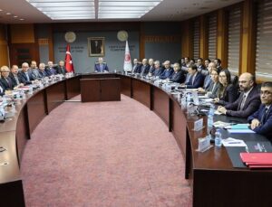 Bakan Bolat, otomotiv sektörü temsilcileri ile bir araya geldi