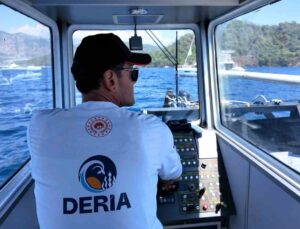 Bakan Kurum, Fethiye’de deniz süpürgesi ve atık alım gemisinin görüntülerini paylaştı