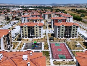 Bakan Kurum, Kütahya Pazarlar’daki 245 konut ve 58 iş yerinin görüntülerini paylaştı