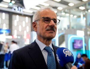 Bakan Uraloğlu, Türksat 7A sözleşmesinin muhtemelen kasımda tamamlanacağını söyledi