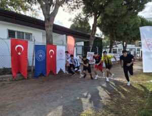 Balıkesir Burhaniye’de Cumhuriyet Kupası yarışları 400 metre koşusuyla yapıldı