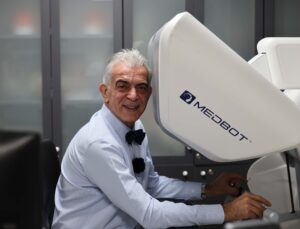 Balıkesir’de böbrek kanseri ameliyatına Cerrahpaşa’dan uzaktan robotik destek verildi