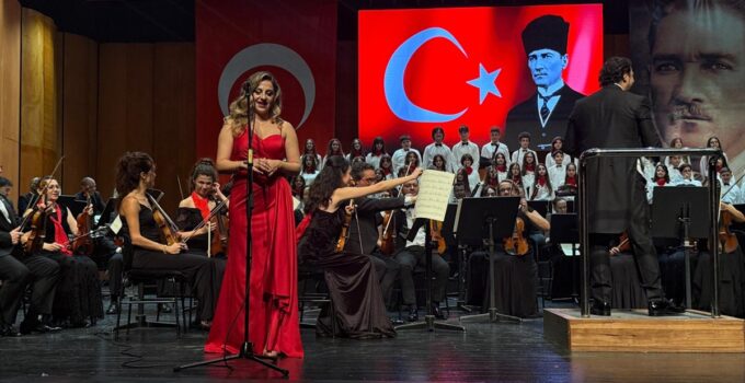 BBDSO, 29 Ekim etkinliklerinde Merinos AKKM’de solist Ceren Aydın’ı ağırladı