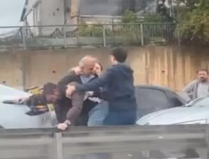Beykoz’da kaynak yaptığı öne sürülen sürücü, çarptığı araç sürücüsüyle kavga etti