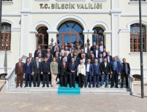 Bilecik Valisi Sözer, Muhtarlar Günü’nde dernek başkanı ve muhtarlarla buluştu