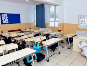 Bilecik’te Osmangazi Ortaokulu’nda afet tatbikatına AFAD ve itfaiye ekipleri katıldı