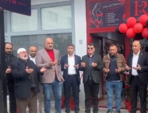 Bir ilimiz bu olayı konuşuyor! Fantezi iç giyim mağazası dualarla açıldı