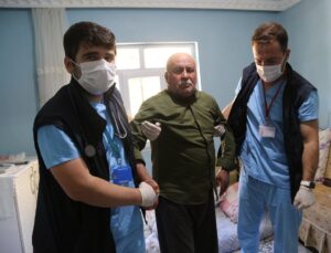 Bitlis Mutki’de evde sağlık ekipleri 175 hastayı köylerinde muayene ediyor