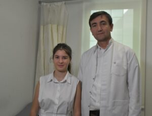 Boynunda fazladan kaburga çıktı! 3 yıldır piyano çalamayan 15 yaşındaki Alisya ameliyatla yeniden tuşların başında