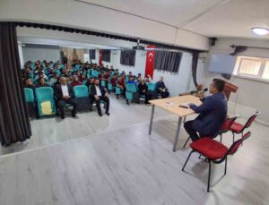 Bozdoğan’da öğrencilere ‘Cami ve Sosyal Hayat’ konferansı verildi