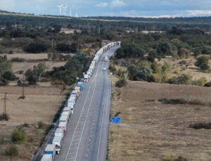 Bulgaristan sınırındaki Hamzabeyli’de 30 kilometrelik TIR kuyruğu
