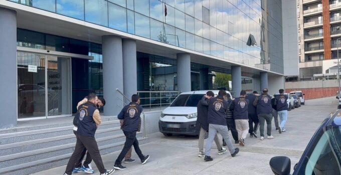 Bursa soruşturmasında 3 ilde siber operasyon, 7 gözaltından 4’ü tutuklandı