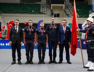 Bursa’da 150 aday itfaiyeci, üç aylık mesleki eğitimini tamamladı