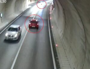Bursa’da tünel kazasının görüntüsünde motosiklet sürücüsü öldü, oğlu ağır yaralandı