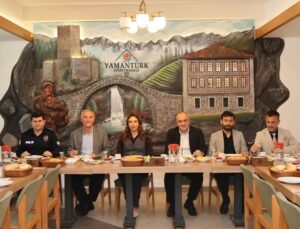 Çamlıhemşin’de Muhtarlar Günü kahvaltısına Kaymakam Çiçek ve Başkan Altun katıldı