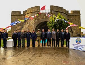 Çanakkale’de 3. Amfibi Deniz Piyade Tugay sancağı ilk kez törenle teslim edildi