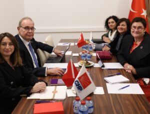 CHP TBMM Grup Başkanı Öztrak, AKPM Başkanı Bayr ile TBMM’de gündemi değerlendirdi